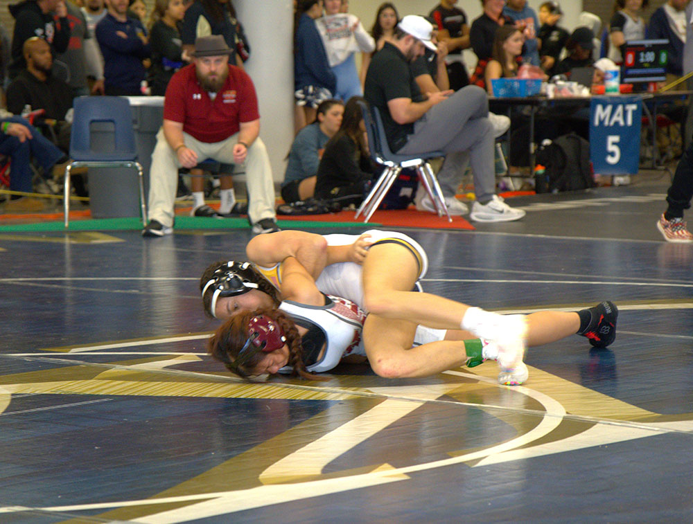 100 lb. champion Elisa Cano, Klein Oak turning Kelsey Tran of Cy Woods