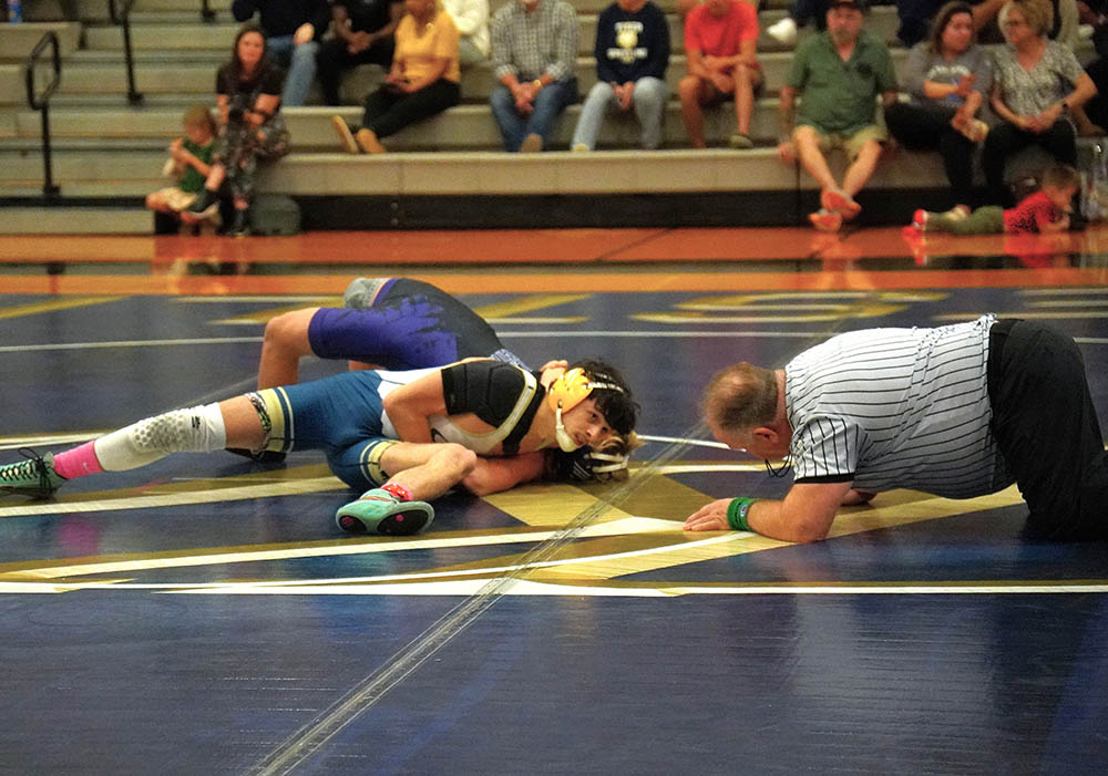 144 lbs. Vincent Ventresca pins Cash Rieger