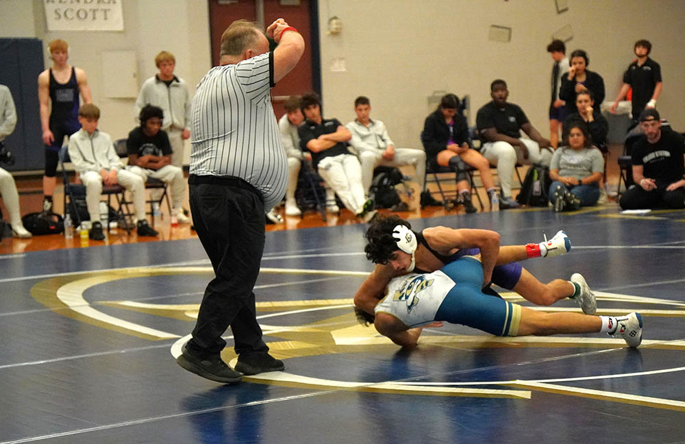 Fabian Cruz (CS) takedown of Ethan Gonzalez (KC)